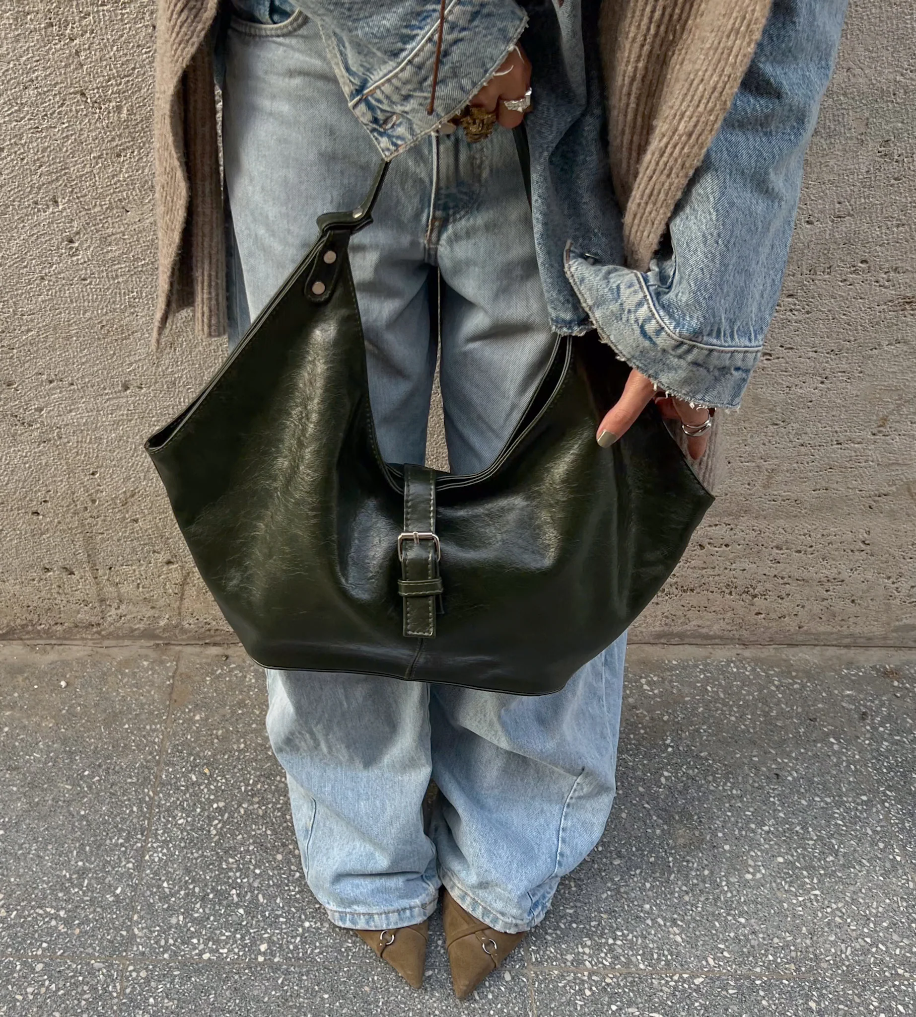 BAT BAG OLIVE - Image 3
