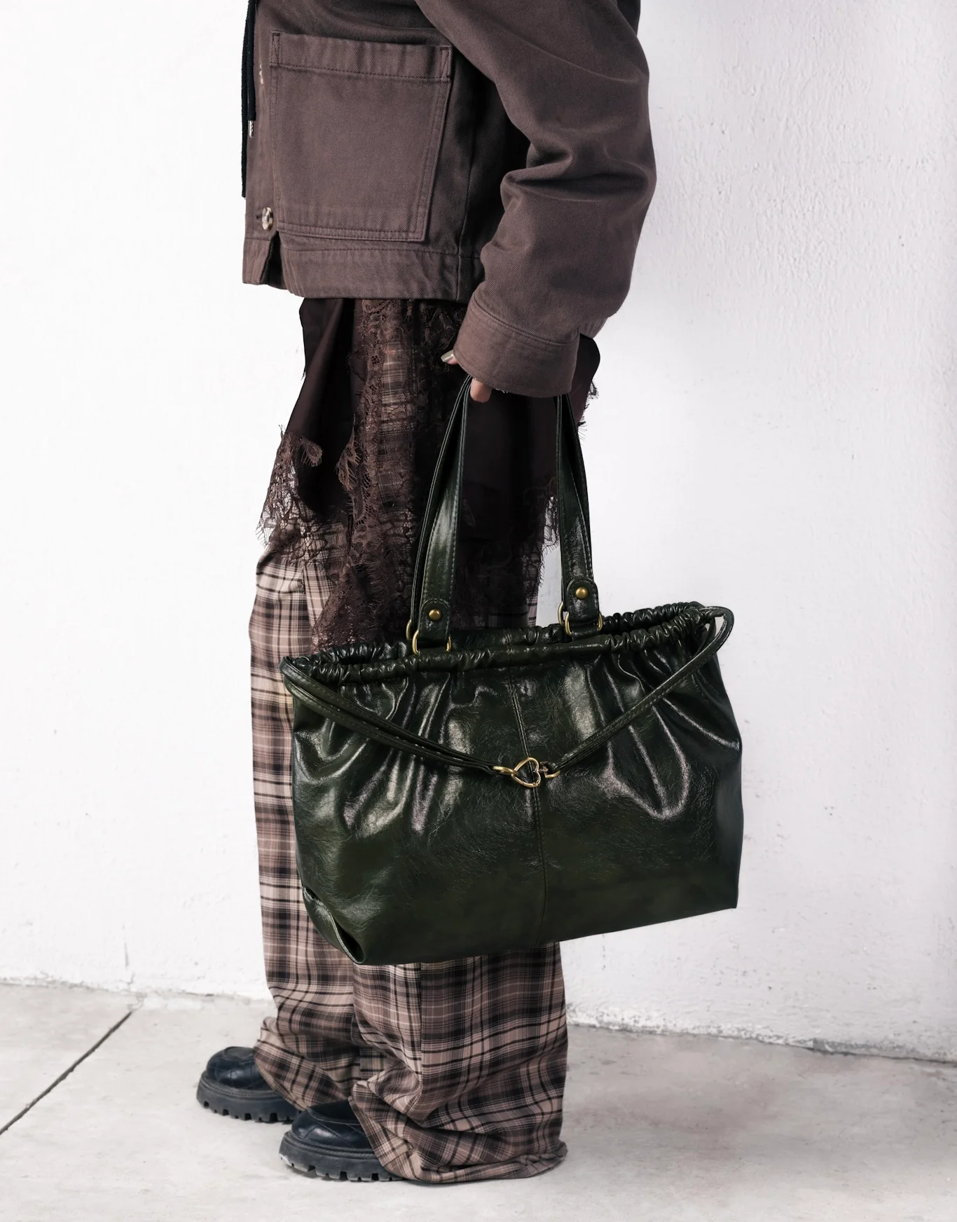 SCRUNCH BAG OLIVE - Image 4